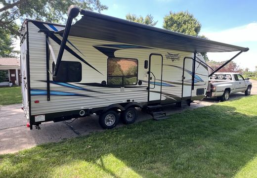 2018 Vengeance 25V toy hauler photo 1