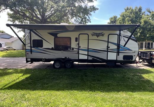 2018 Vengeance 25V toy hauler photo 2
