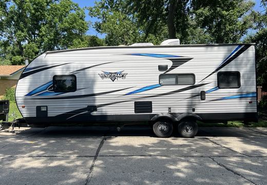2018 Vengeance 25V toy hauler photo 4