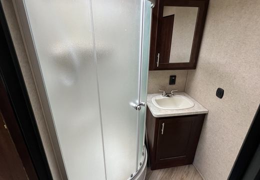 2018 Vengeance 25V toy hauler photo 14