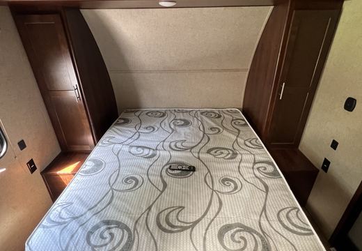 2018 Vengeance 25V toy hauler photo 16